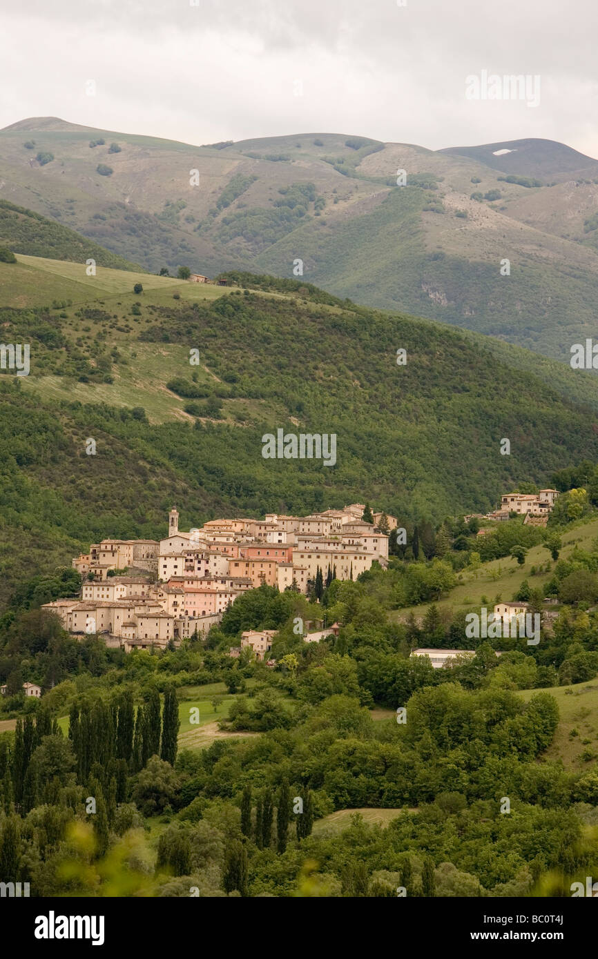 Piccola collina tradizionale villaggio di Preci in Italia Foto Stock