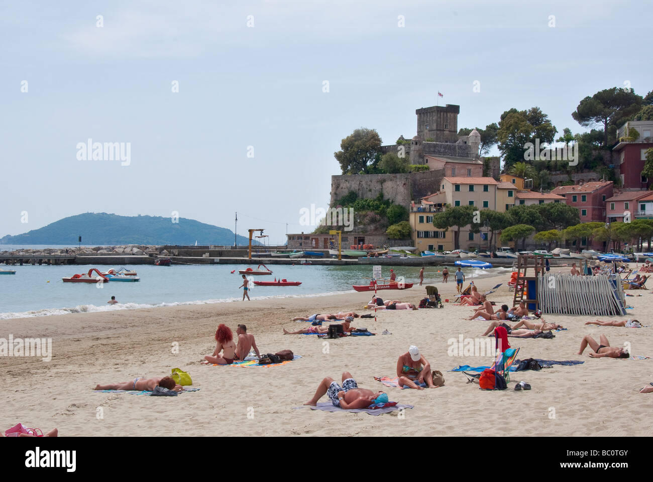 Spiaggia Di San Terenzo Costa Ligure Nel Golfo Dei Poeti