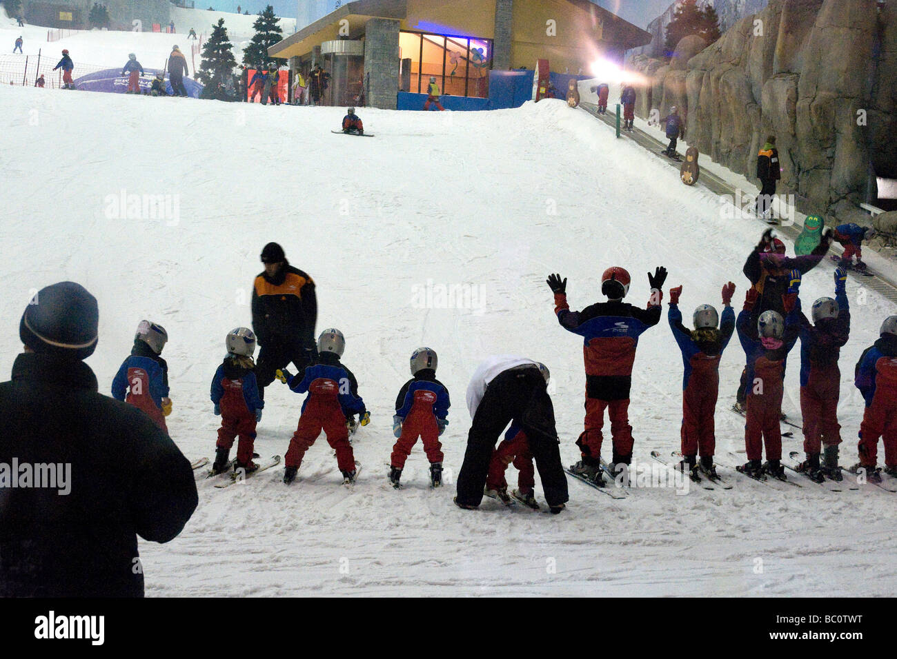 Il vivaio di piste, letteralmente, a Ski Dubai, un-ski resort in Dubai shopping mall, un apparente anomalia in un deserto della società Foto Stock