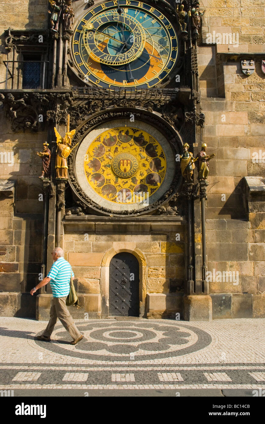 Orologio astronomico Orloj a Staromestska Radnice il Municipio della Città Vecchia di Praga Repubblica Ceca Europa Foto Stock