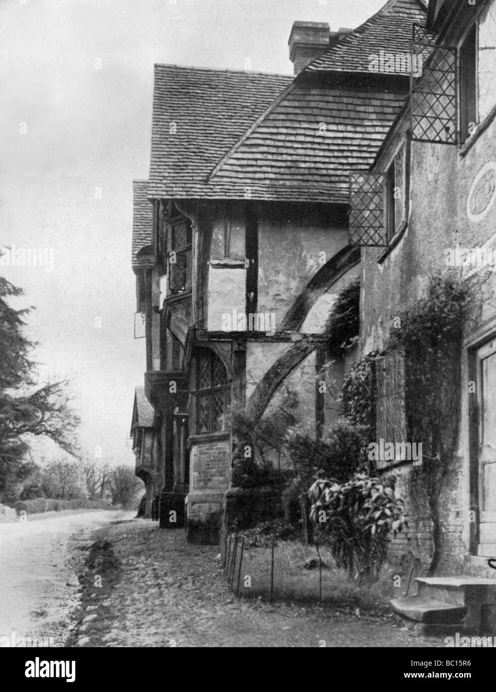 Vecchia casa a Chiddingstone, Kent, 1924-1926.Artista: Herbert Felton Foto Stock