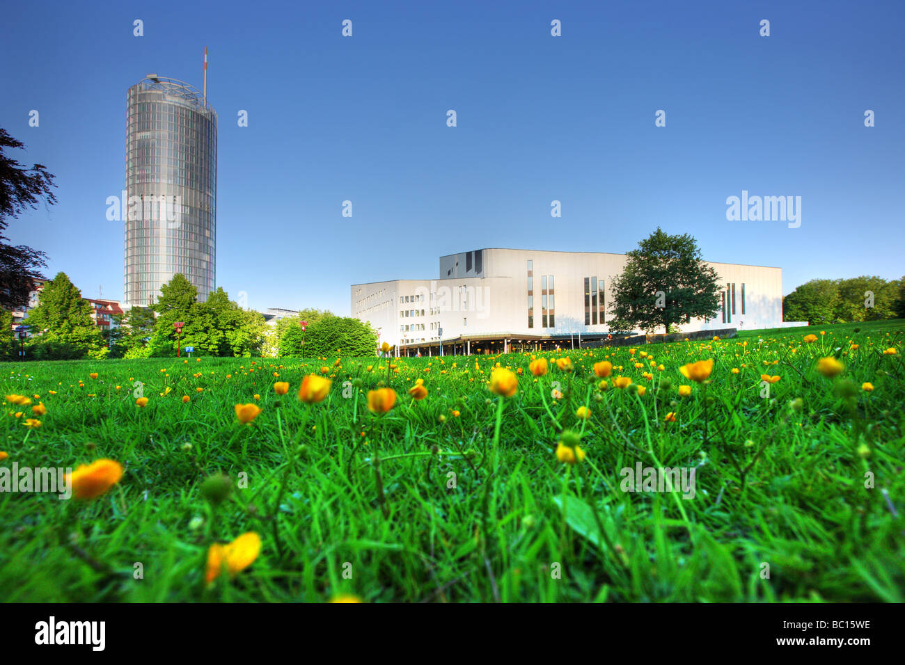 Aalto opera house e RWE headquarter tower, Essen, Germania Foto Stock