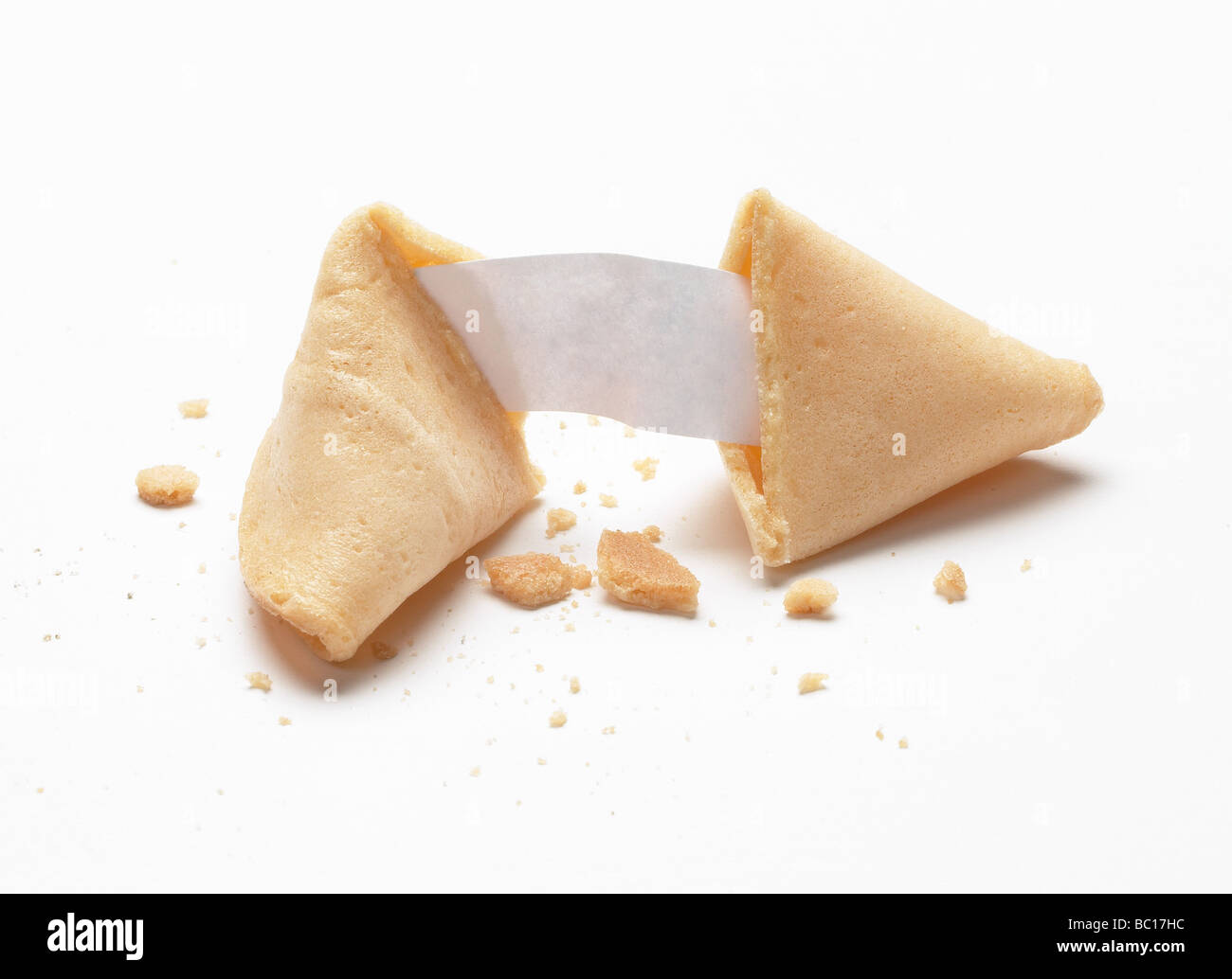 Aprire Fortune Cookie con carta bianca Foto Stock