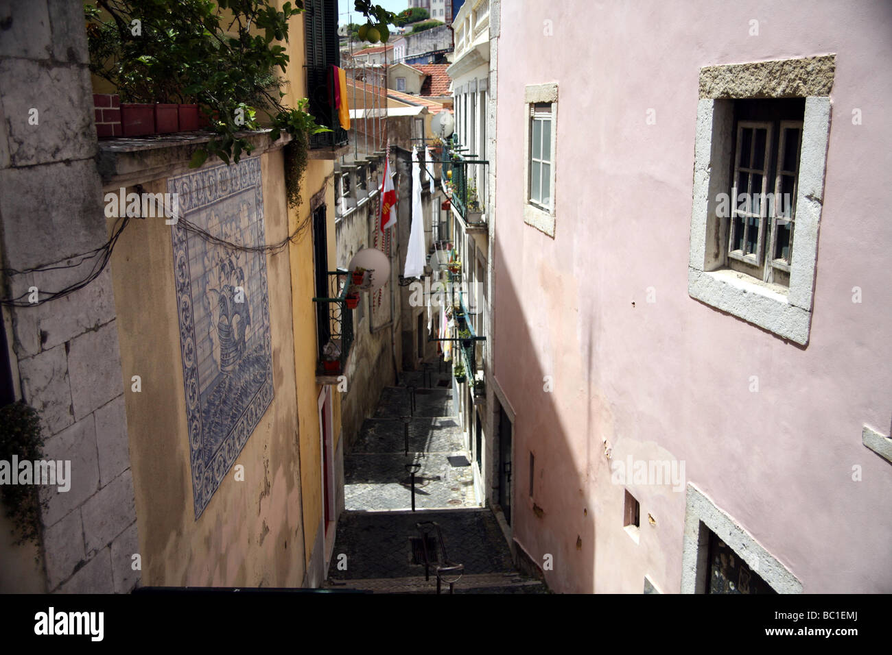Decorate street durante il festival di Santos Populares Lisbona Foto Stock