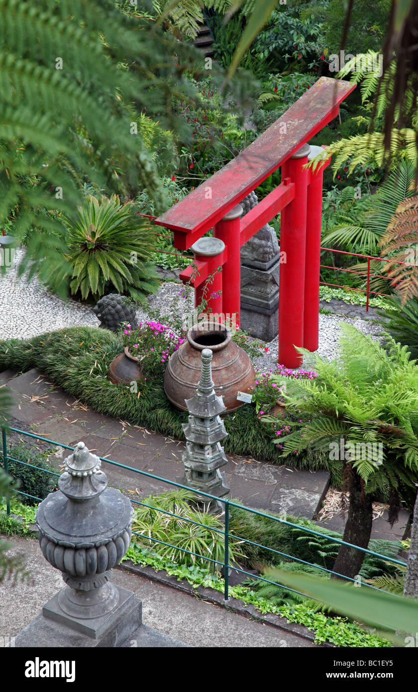 Japanese gateway in Monte Palace giardini Propical Madera Foto Stock