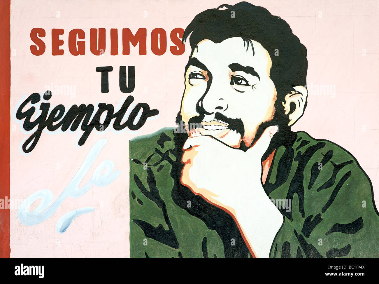 Socialista di Cuba faeturing affissioni Che Guevara. CHE, dobbiamo seguire il tuo esempio. Cuba SEGUIMOS TU EJEMPLO, CHE. CUBA Foto Stock