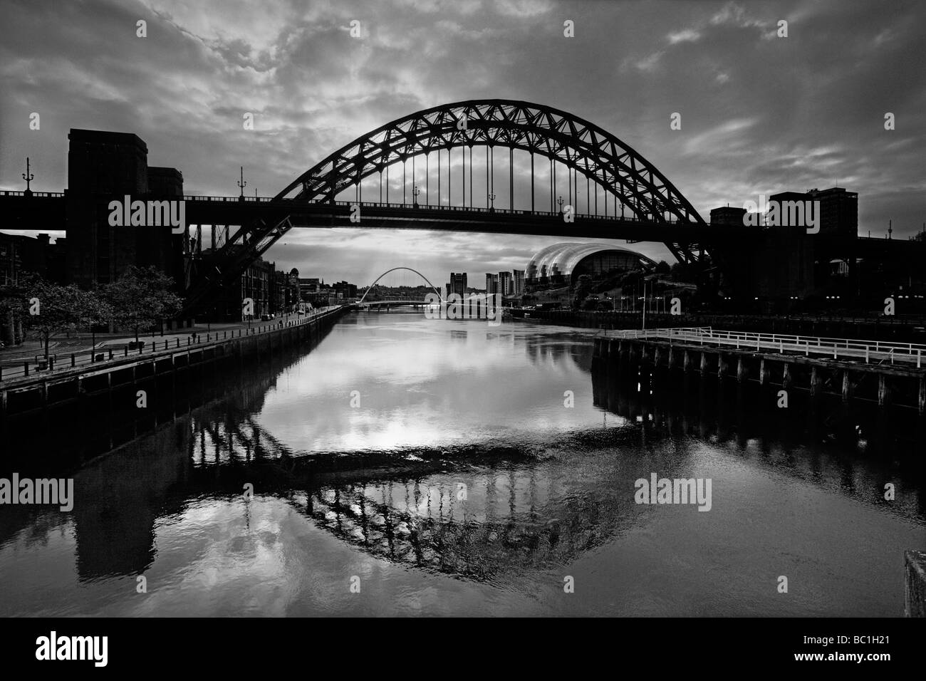 Giugno giovedì mattina sul fiume Tyne Newcastle upon Tyne Foto Stock