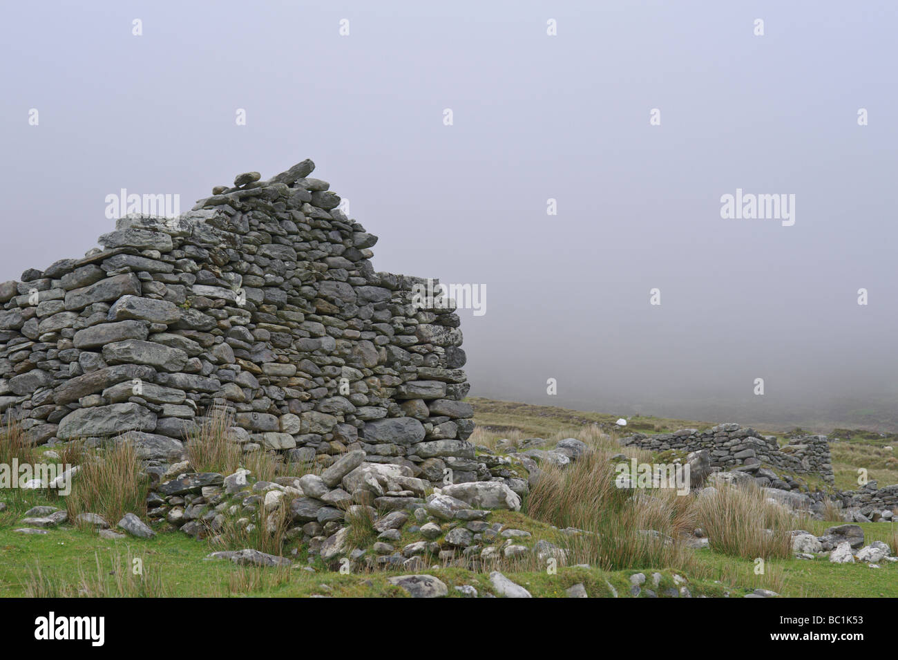 Slievemore villaggio abbandonato su Achill Island nella contea di Mayo in Irlanda con la sua rocca home rovine Foto Stock