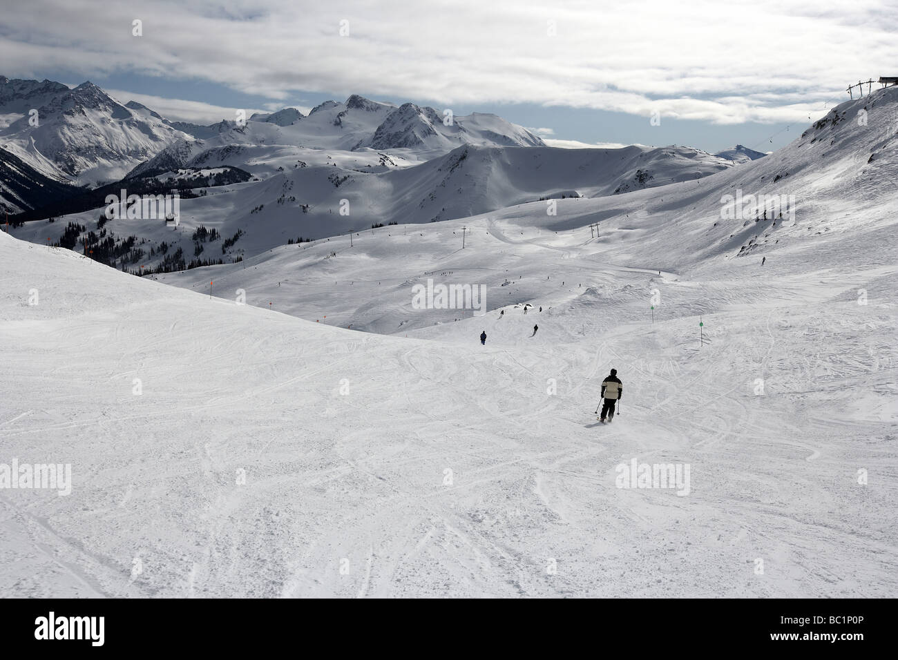 Sci la vasta e poco affollate piste su Whistler Mountain parte della sede per il 2010 giochi olimpici invernali in Canada Foto Stock