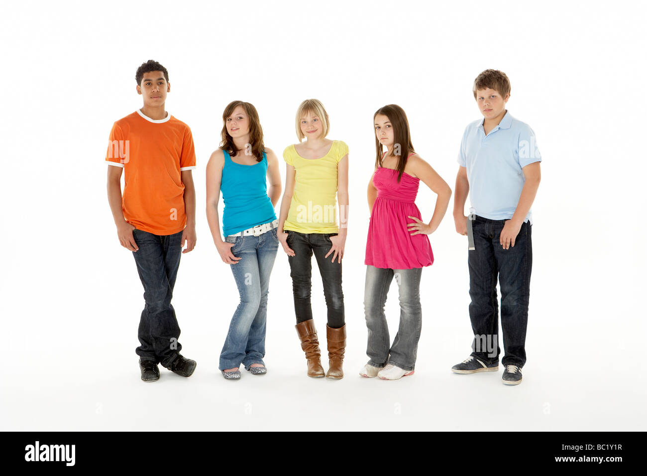 Il gruppo di cinque giovani bambini In Studio Foto Stock