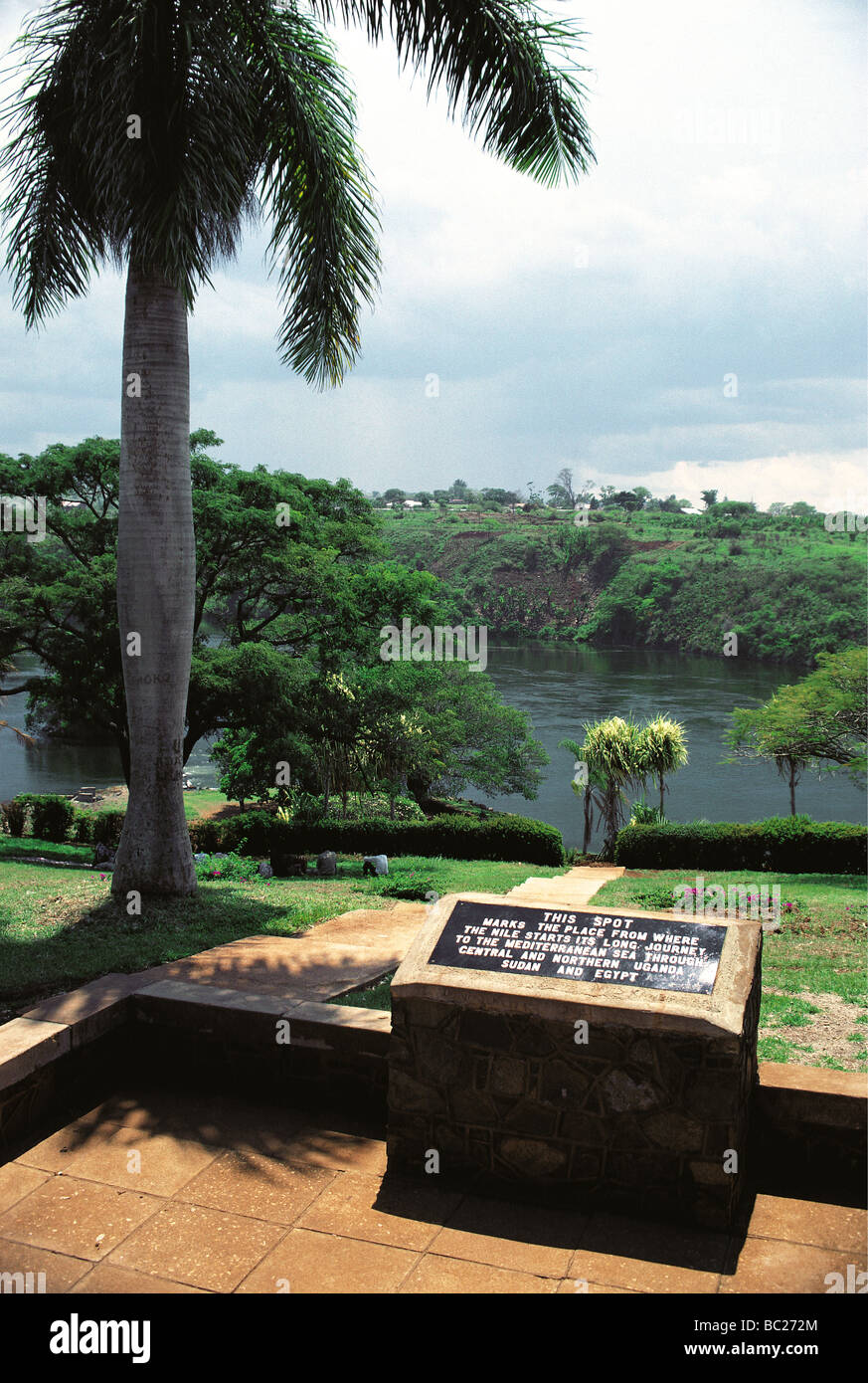Lapide con iscrizione fonte di marcatura del Fiume Nilo vicino a Jinja Lake Victoria Uganda Africa orientale Foto Stock