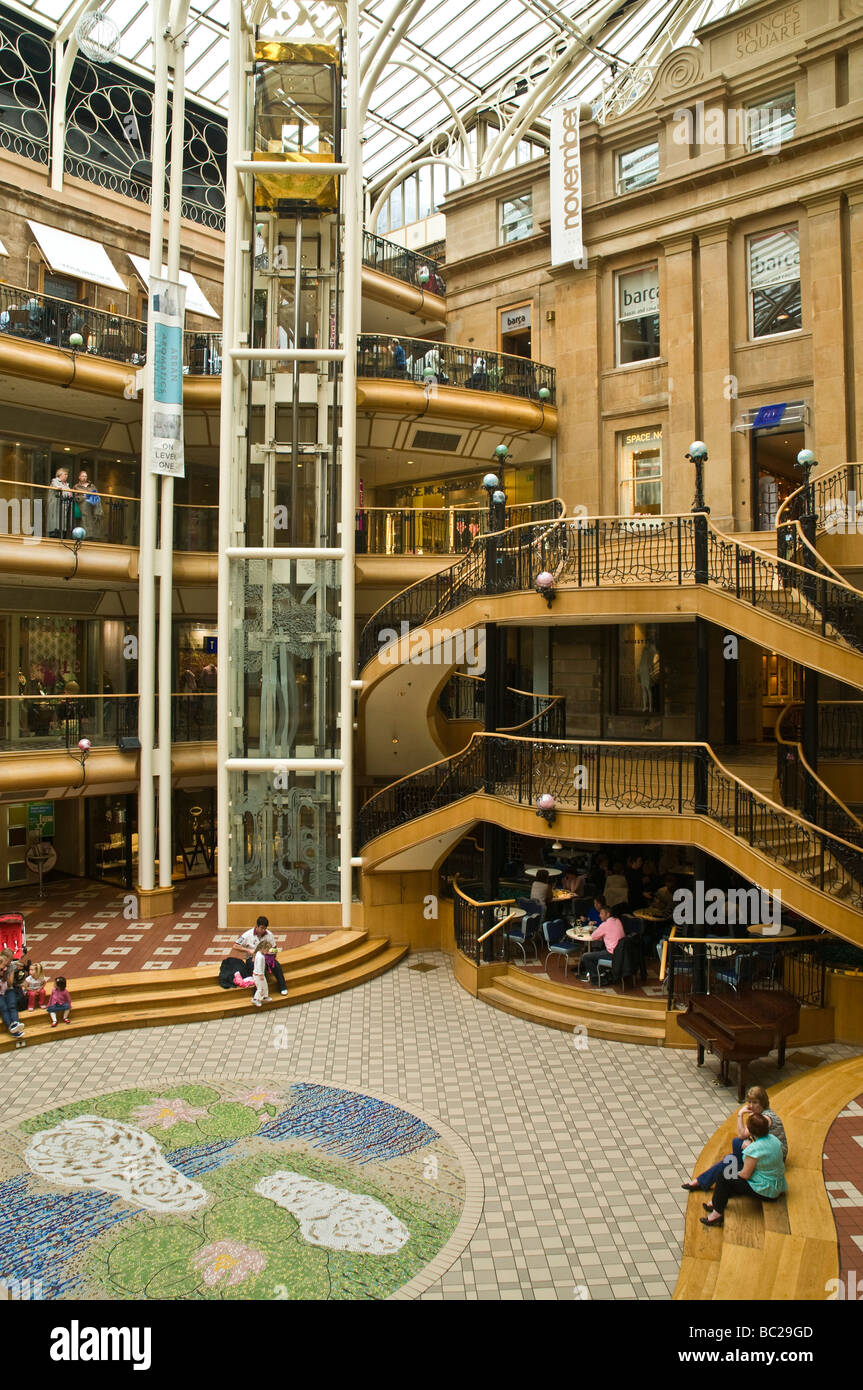 dh Shopping Centre PRINCES SQUARE GLASGOW Centre Court plaza Shoppers nel centro commerciale coperto, nel centro cittadino, interno del regno unito Foto Stock