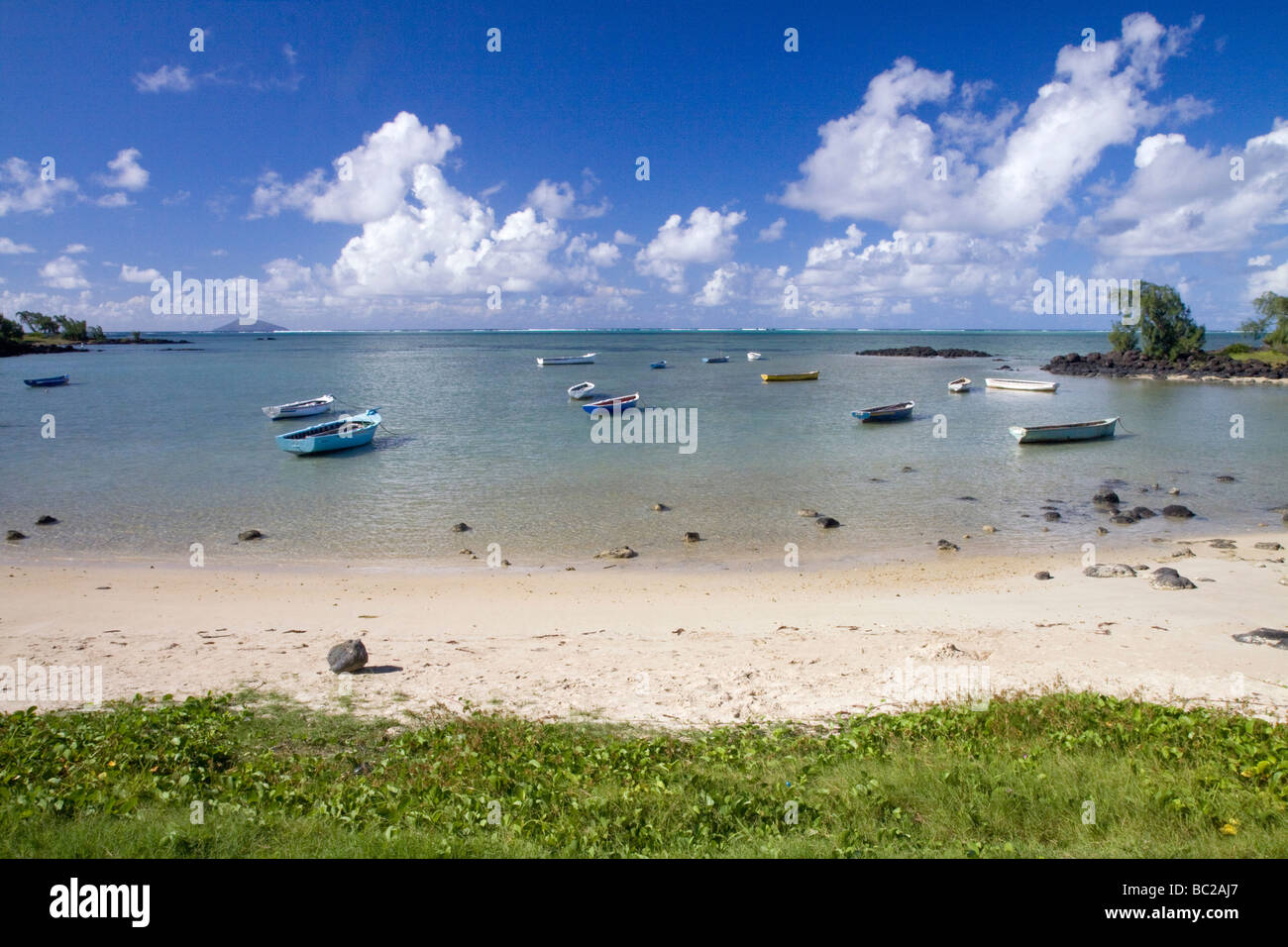 Mauritius island Beach sulla costa nord vicino al Grand Baie città Ile Maurice plage de la cote nord pres de Grand Baie Foto Stock