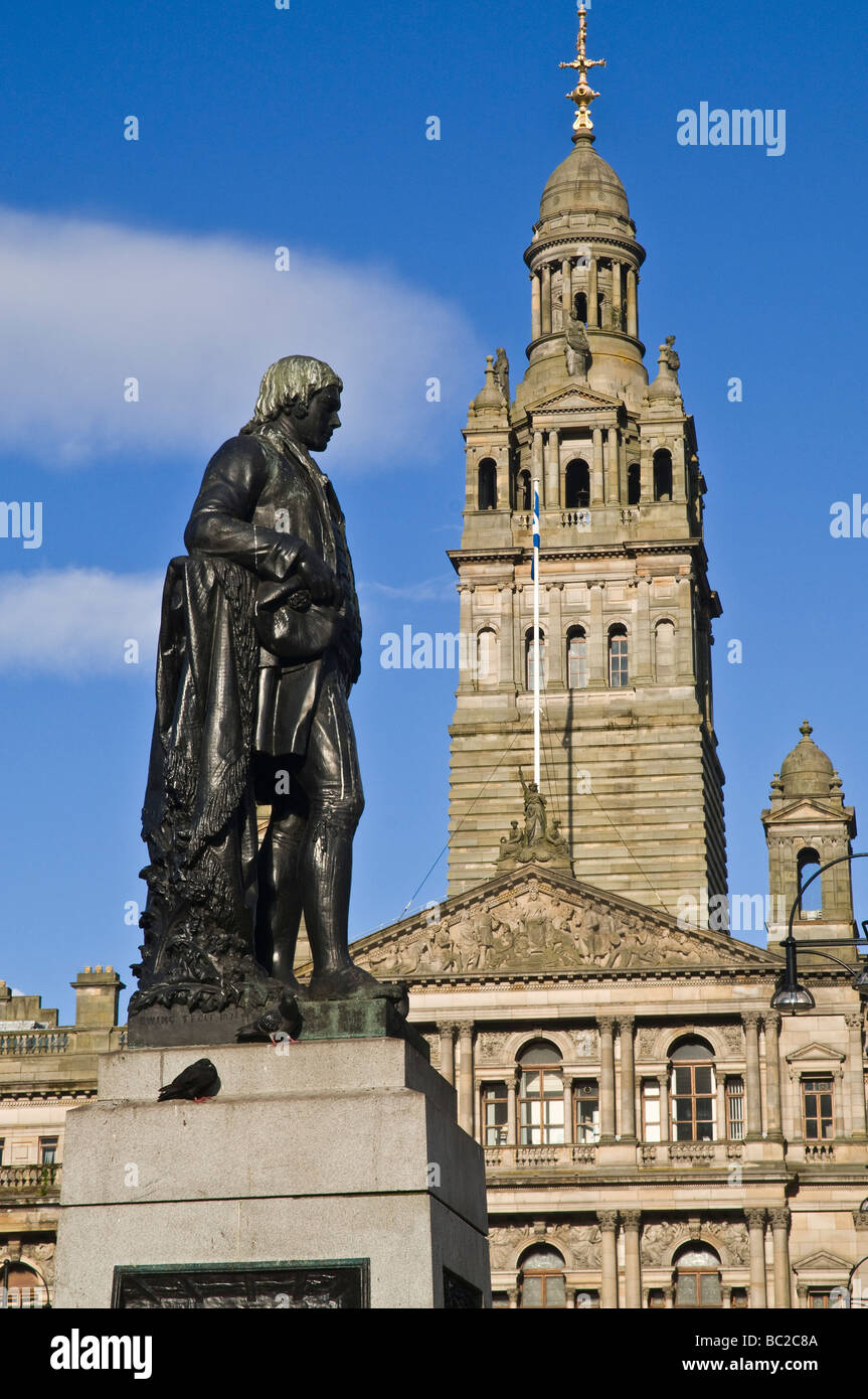dh City Chambers GEORGE SQUARE GLASGOW Robert robbie Burns statua in George Square e City Chambers scozia Foto Stock