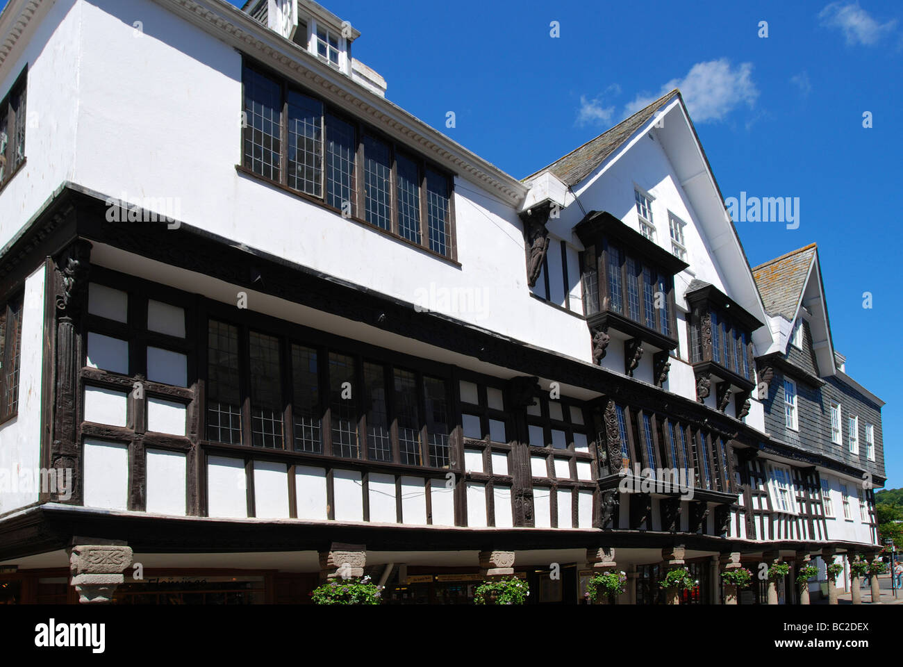 Il butterwalk edificio tudor a Dartmouth nel Devon, Regno Unito Foto Stock