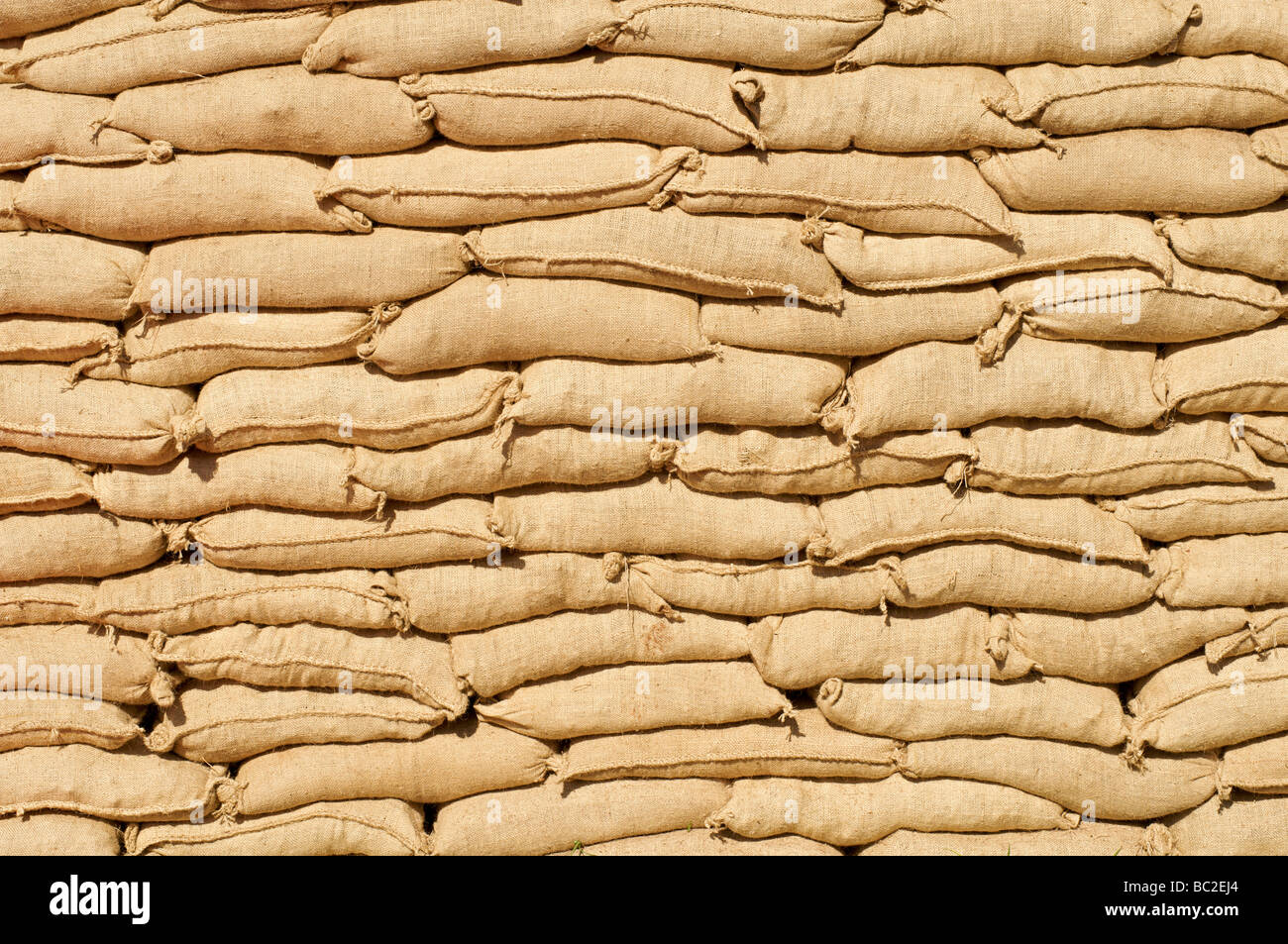 Muro di sacchi di sabbia Foto Stock