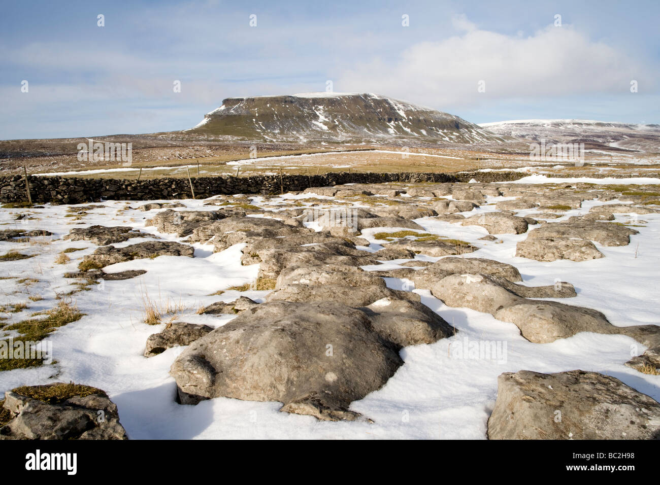 Pen-y-Ghent in inverno Foto Stock