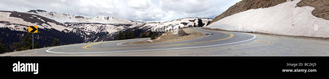 Panorama di una curva 180 sulla Rt 82 vicino indipendenza passano la contea del lago San Isabel National Forest Colorado USA Foto Stock