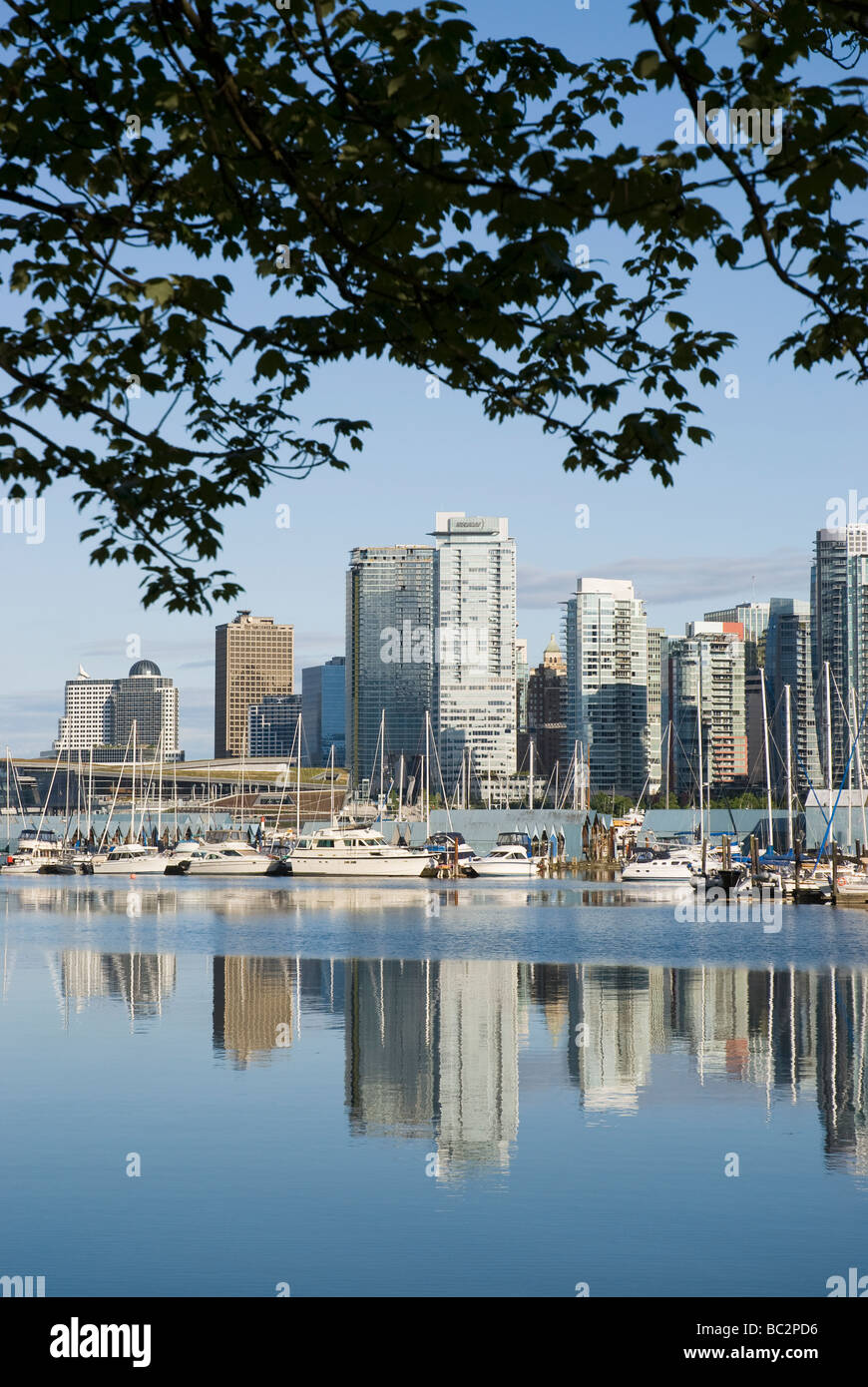 Una vista di Vancouver skyline di s come si vede da Stanley Park Foto Stock