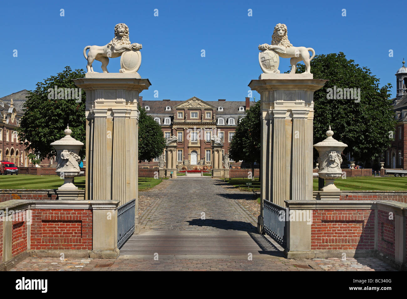 Vale la pena visitare il castello di acqua Nordkirchen Germania Renania settentrionale - Vestfalia architettura estate vista esterna esterno schlaun barocco Foto Stock