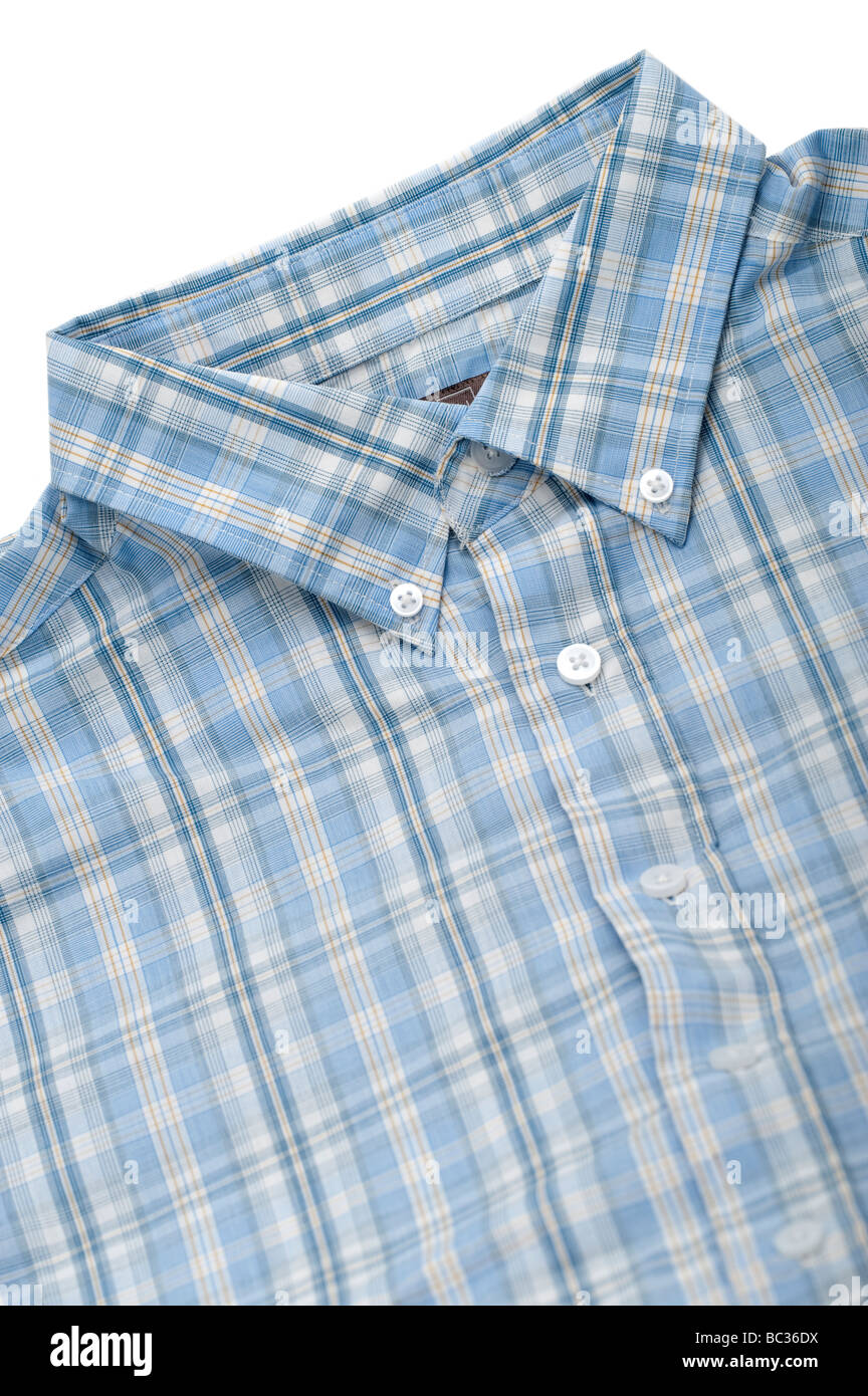 Mans abbottonata down colletto su un blu maglietta controllati Foto Stock