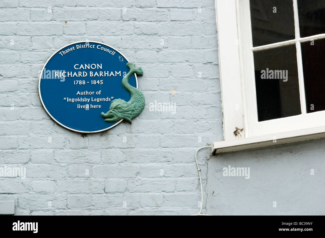 Targa blu sulla casa di Canon Richard Barham l'autore dell'Ingoldsby Legends, Margate, Kent, Inghilterra. Foto Stock