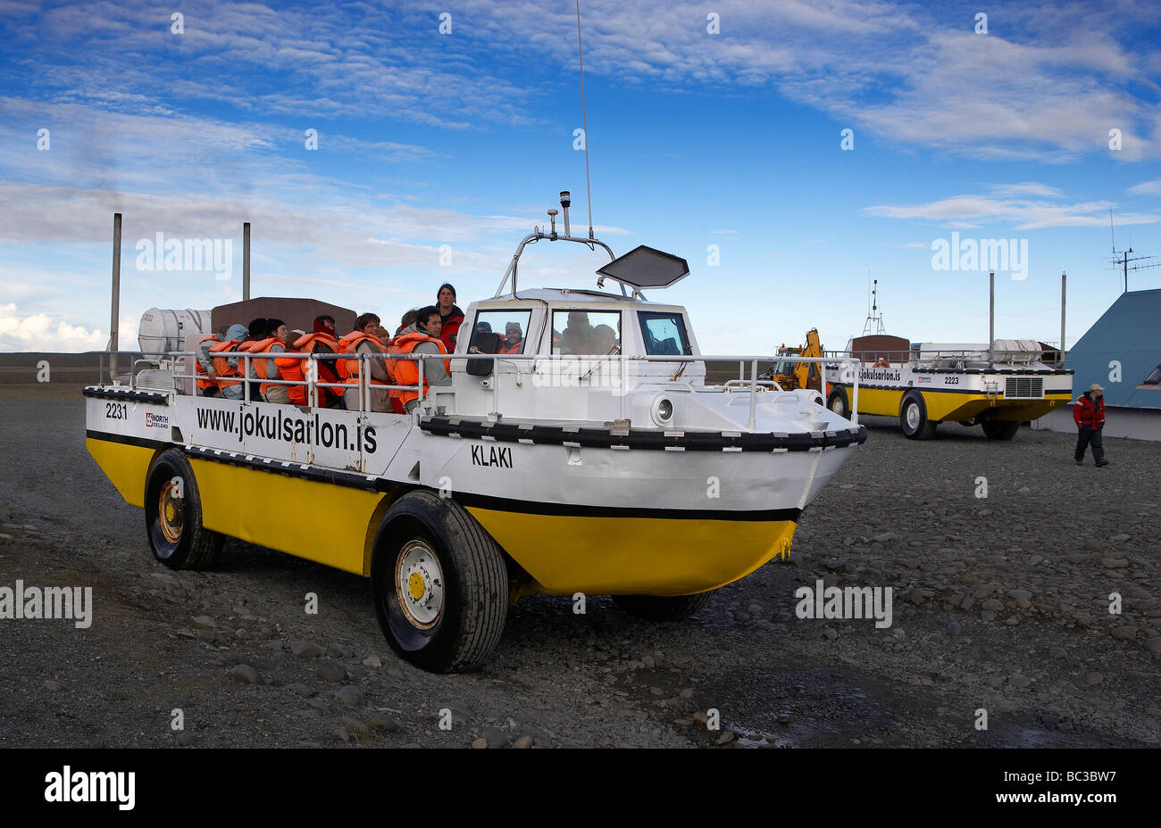 Barca modificati per viaggiare su Jokulsarlon laguna glaciale, Islanda Foto Stock