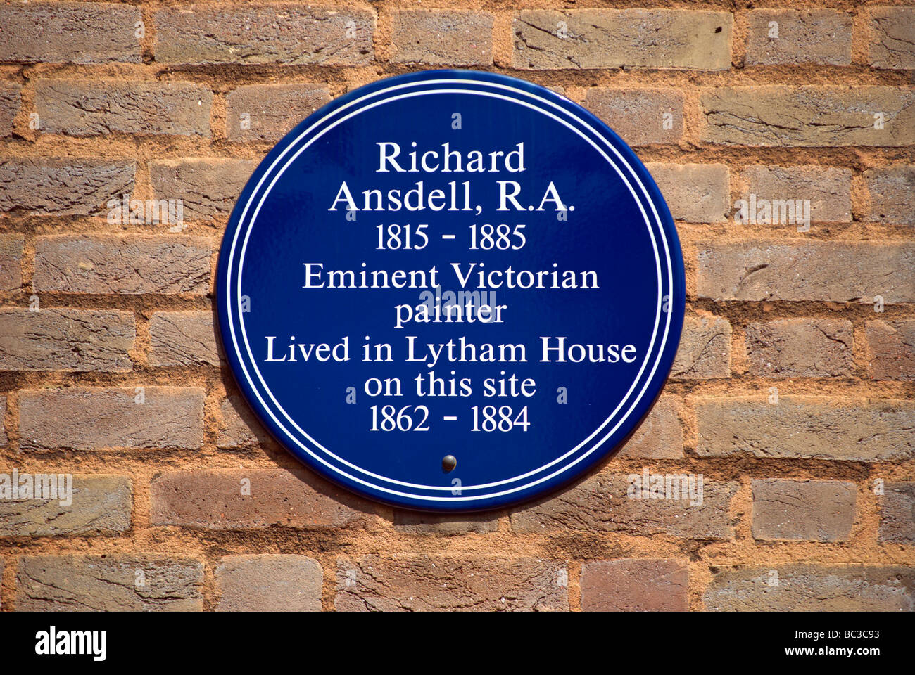 Targa blu segna il sito di un edificio vissuto dal pittore vittoriano richard ansdell, a Kensington, Londra, Inghilterra Foto Stock