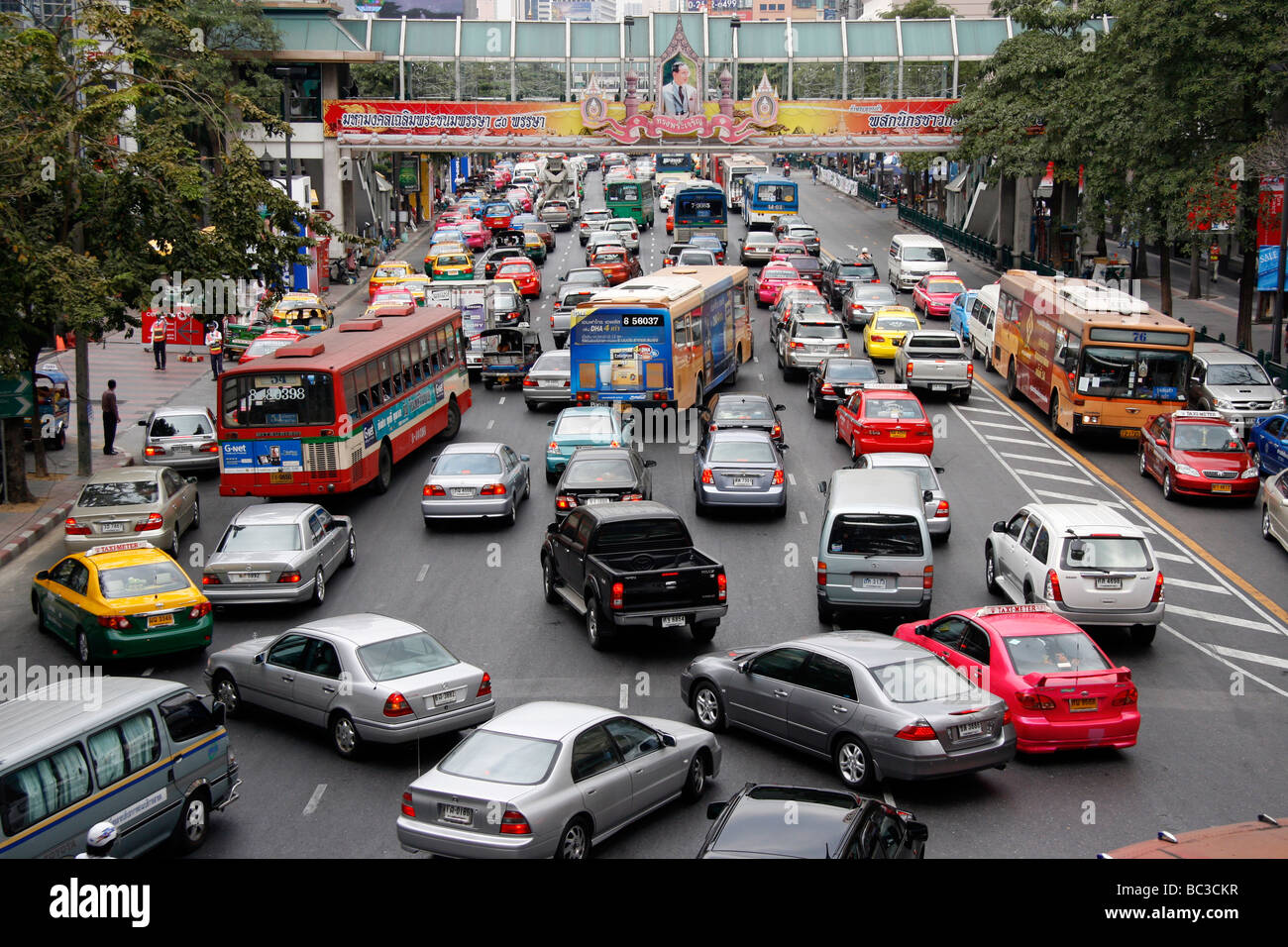 Paralizzata congestionato Rush Hour il traffico a Bangkok in Tailandia Foto Stock