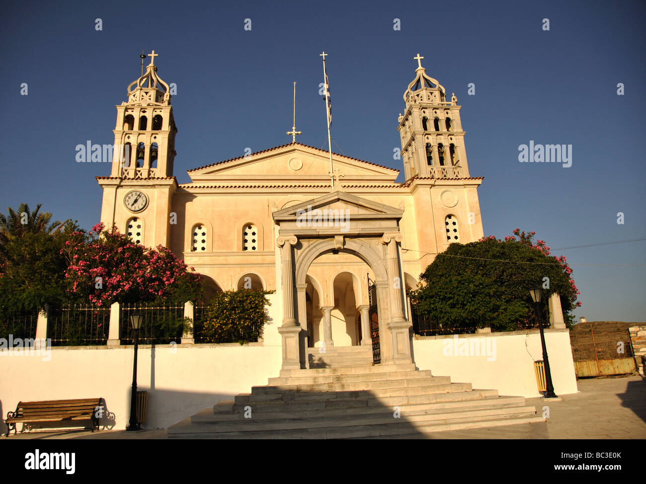 La chiesa principale di Lefkes Village, Paros, Grecia. Foto Stock