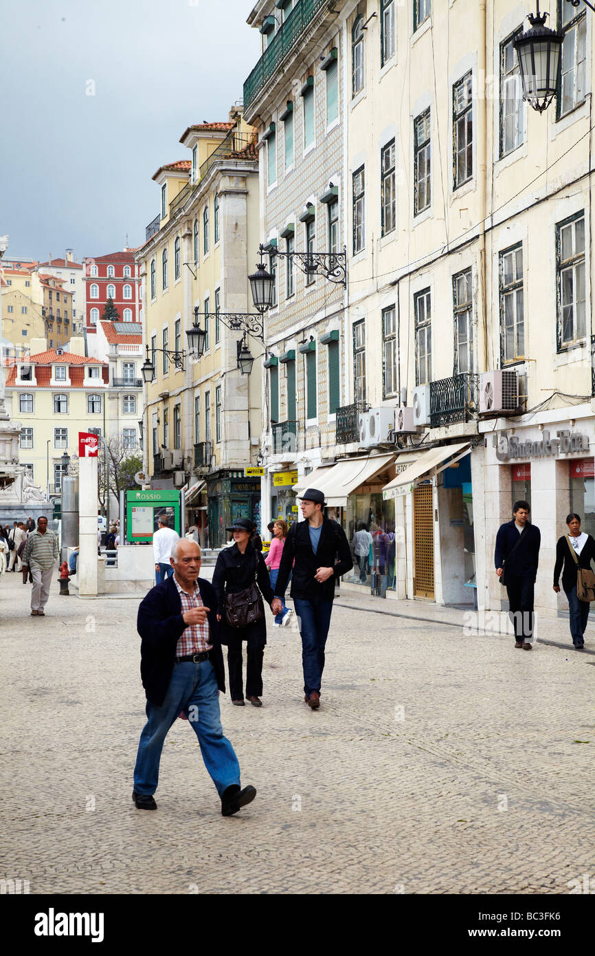 Strade scena, città vecchia Lisbona, Portogallo Foto Stock