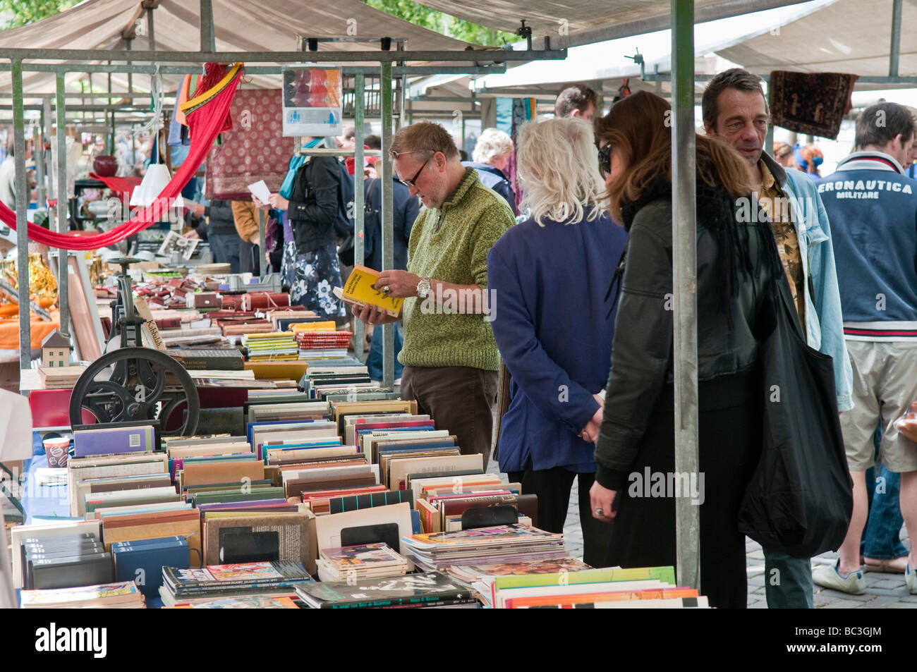 Prenota in stallo il mercato Noowemarkt Foto Stock