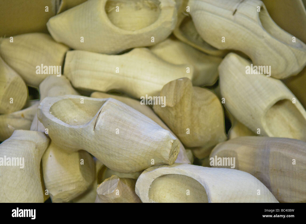 Zoccoli di legno pronto per essere finito Foto Stock