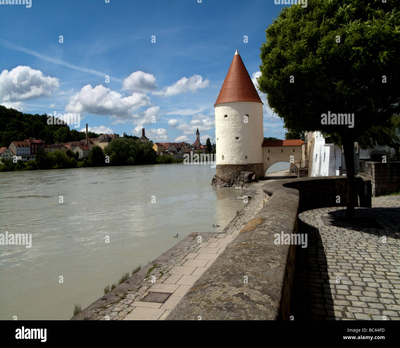 DE - Bassa Baviera: Schaiblingsturm e il fiume Inn a Passau Foto Stock