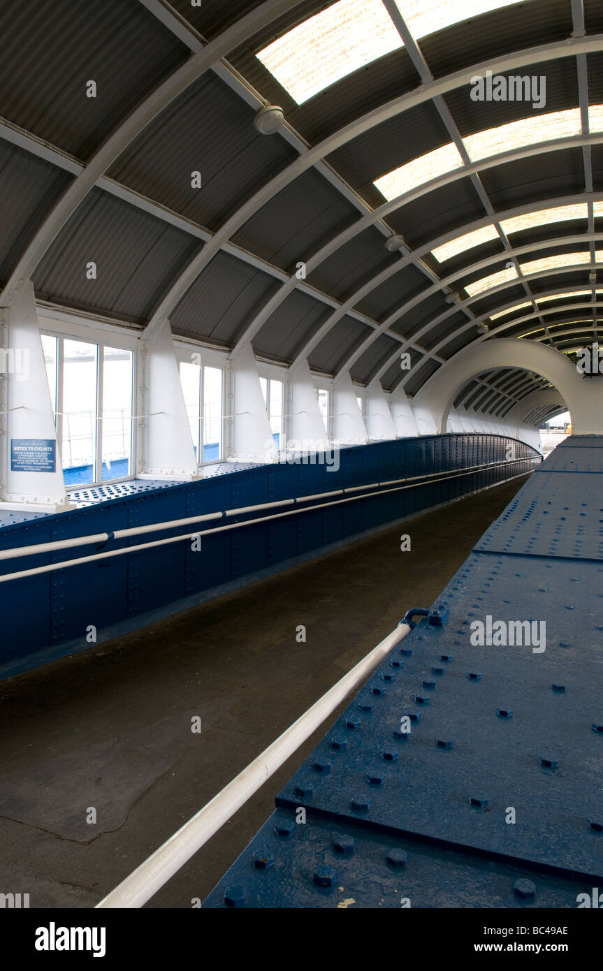 Woodside Ferry Terminal pontile passerella fiume Mersey Liverpool e Wirral Foto Stock