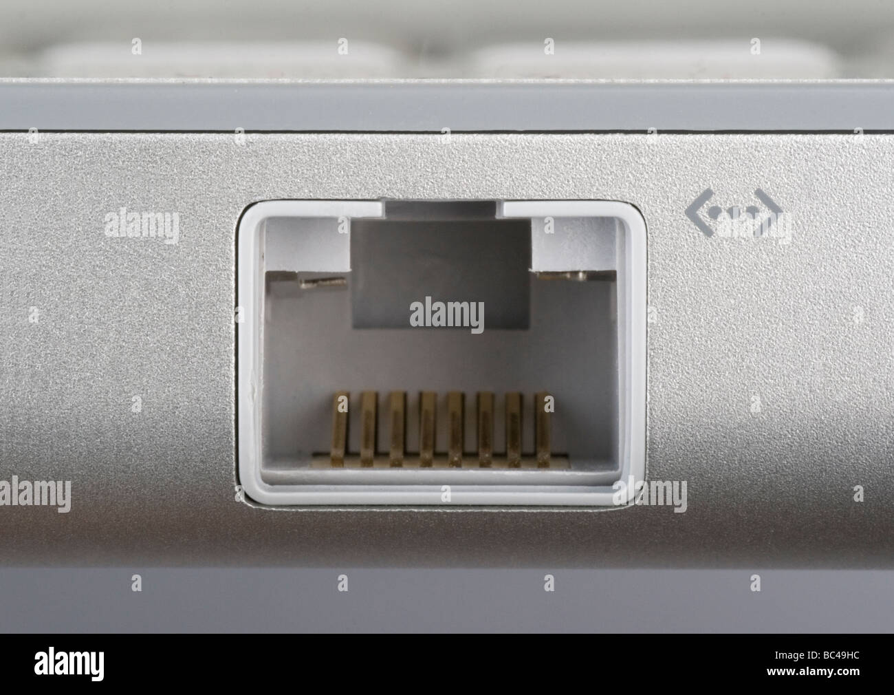 Close-up di una porta Ethernet sul computer portatile Foto stock - Alamy