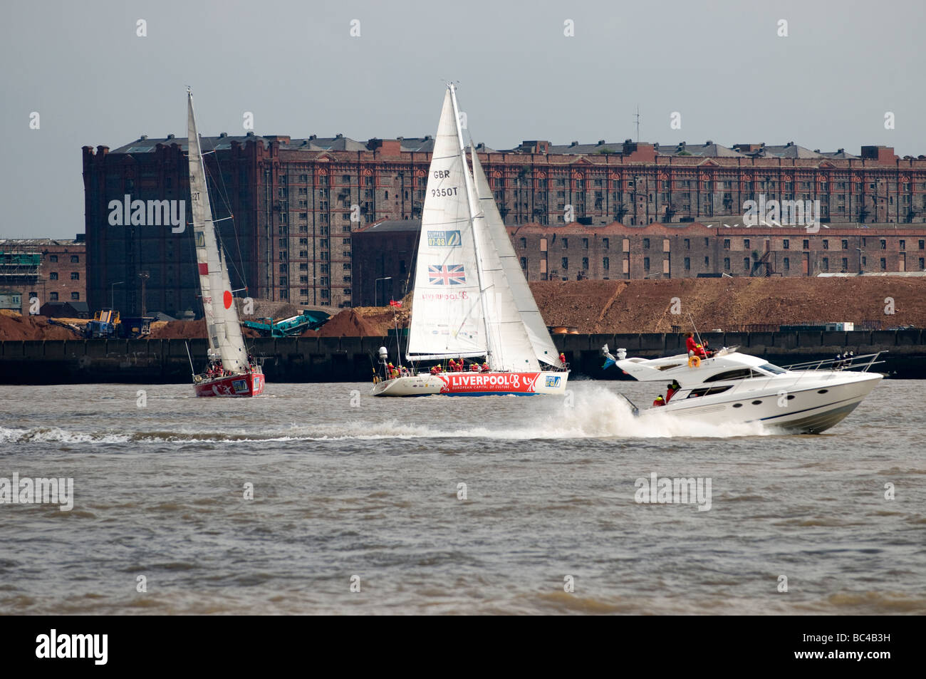 Liverpool 08 Clipper Yacht a vela di gara sul fiume Mersey Liverpool Regno Unito Foto Stock