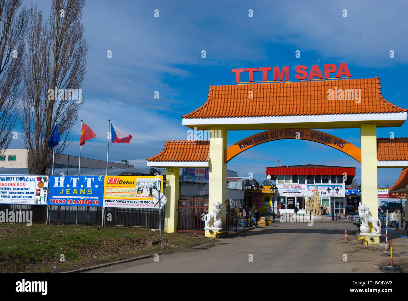 Porte di sapa l'Asia Trade Center nel quartiere Libus nella periferia di Praga Repubblica Ceca Europa Foto Stock