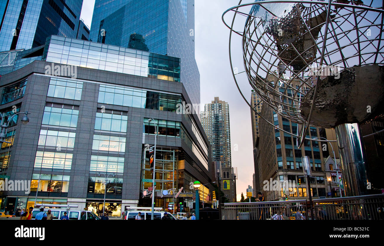 Globo a Columbus Circle Manhattan New York Stati Uniti d'America Foto Stock