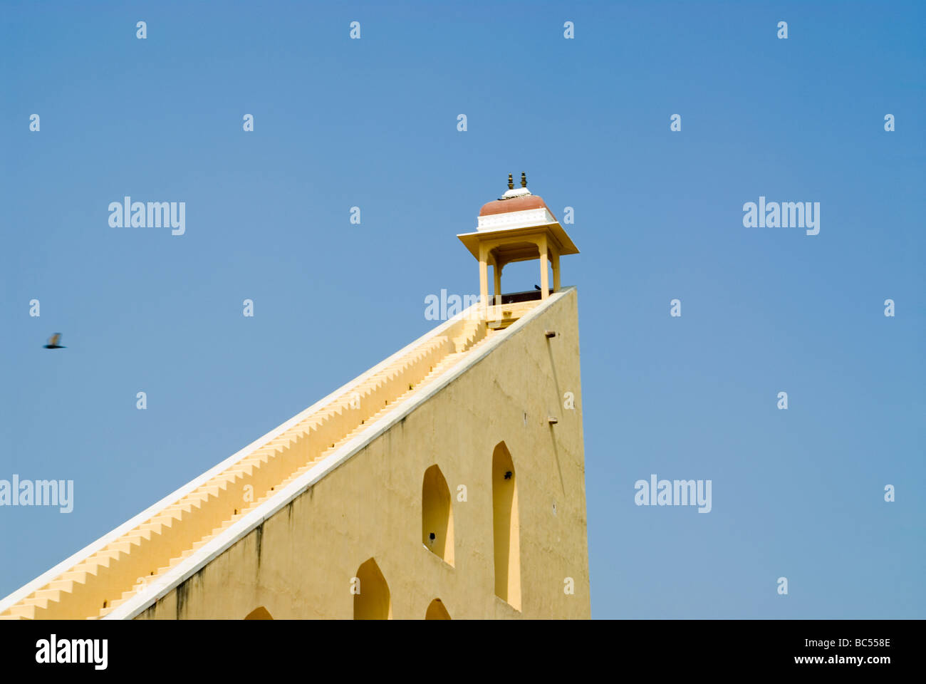 Jantar Mantar - punto di riferimento costruzione architettonica per l'osservazione astronomica. Jaipur, India. Foto Stock