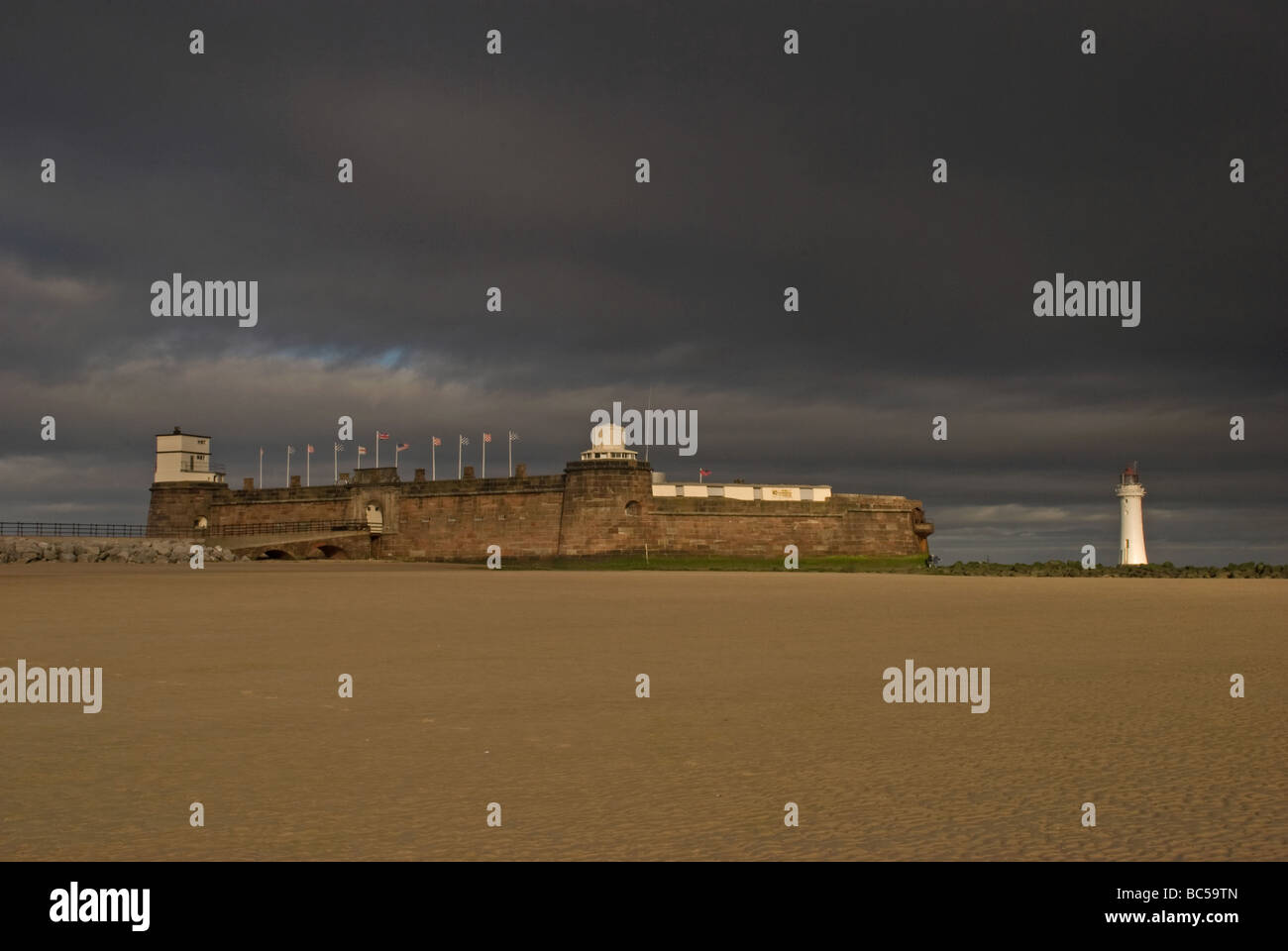 Fort Pesce persico Rock e del faro, New Brighton, Wirral, Merseyside Foto Stock