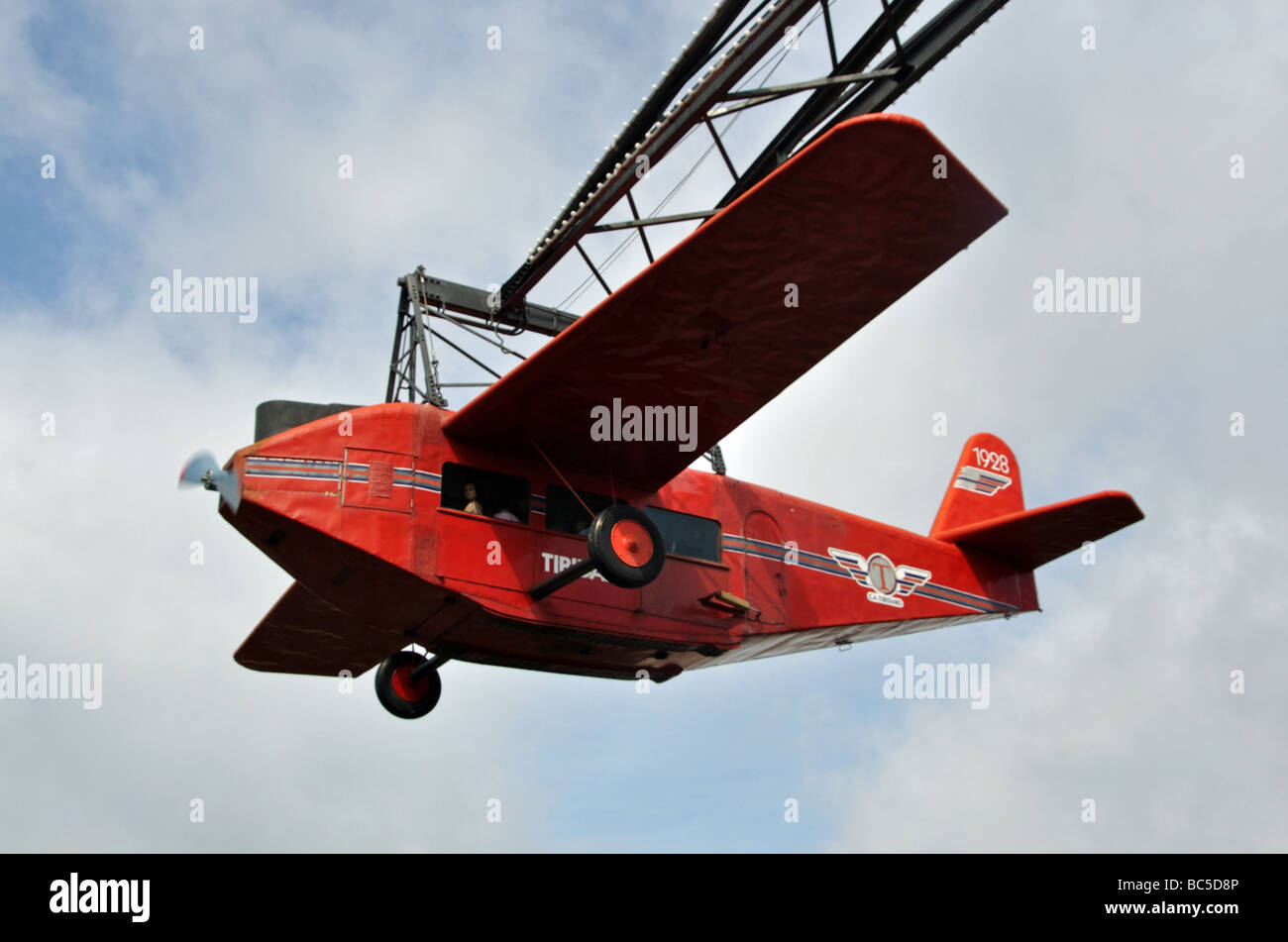 Rosso dal piano del luna park del Tibidabo ,Barcelona, Spagna Foto Stock