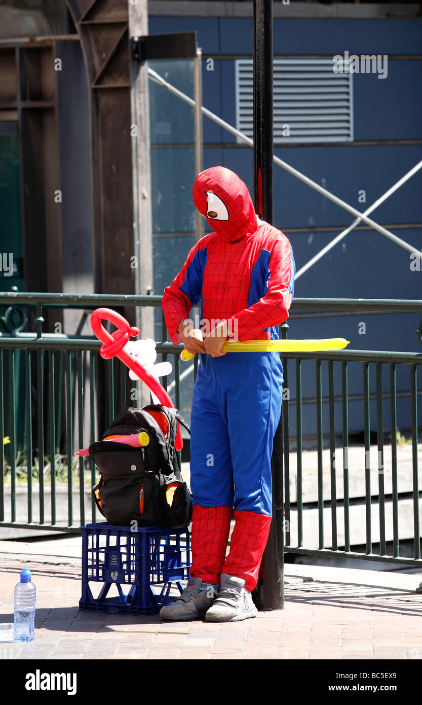 Spiderman con palloncini Foto Stock
