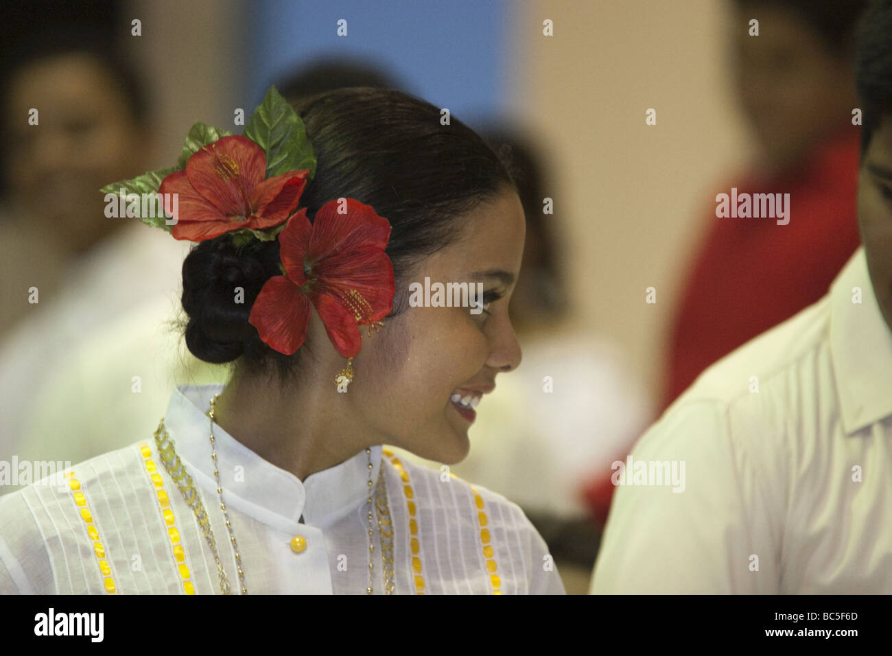 Panamense ballerini folcloristici indossando polleras, ULACIT riunione folkloristiche, Città di Panama, Repubblica di Panama, America Centrale Foto Stock