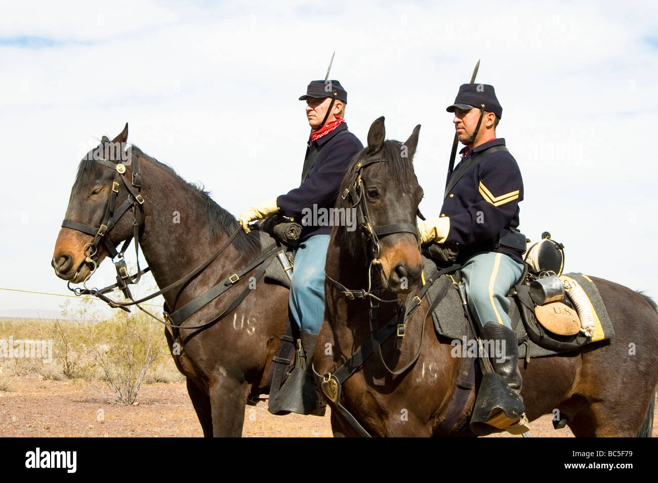 Le truppe di cavalleria preparando per una guerra civile rievocazione storica a picco Picacho stato parco Arizona Marzo 2007 Foto Stock