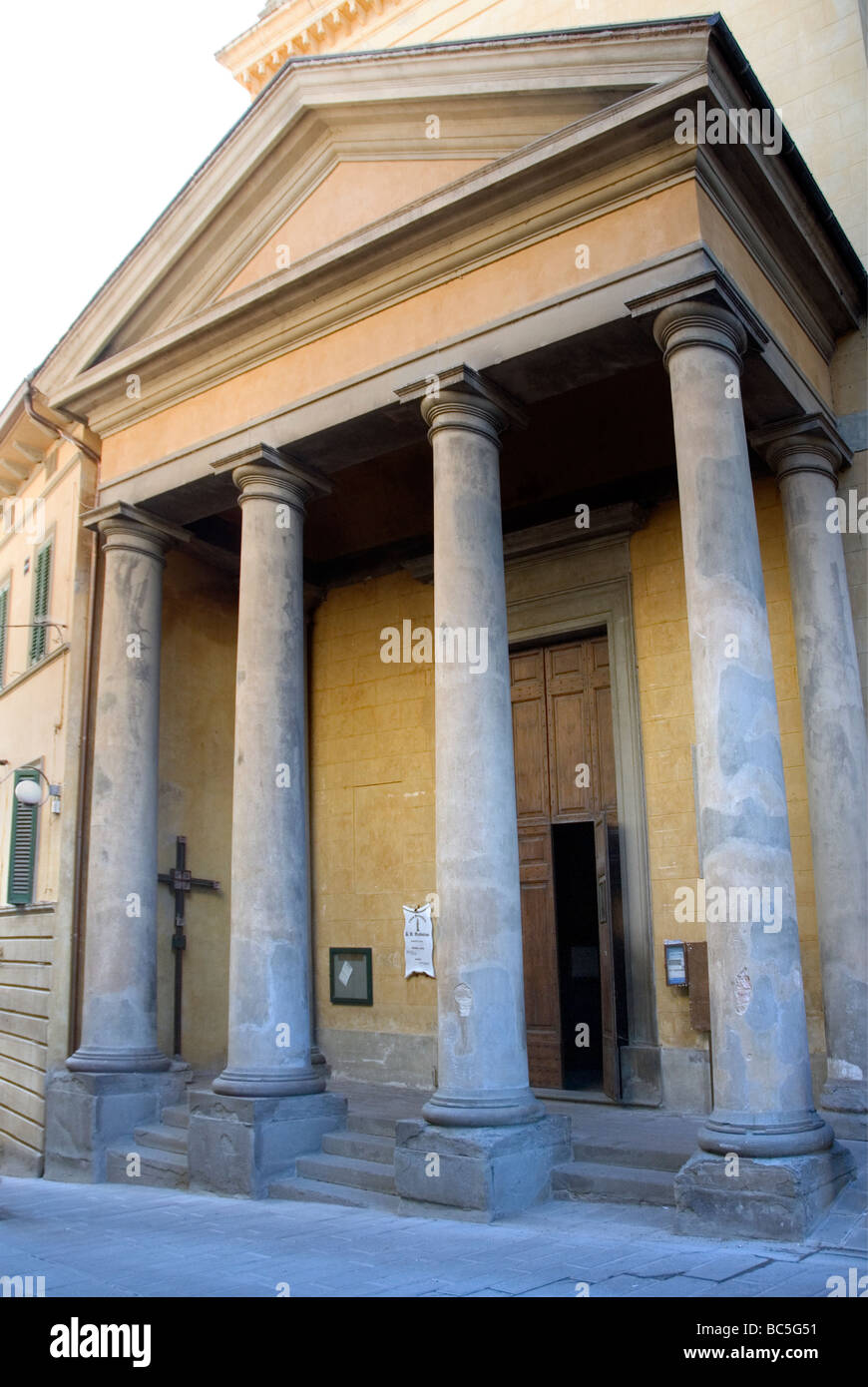 Neo classico porticato della chiesa di Santa Maria Maddalena Foto Stock