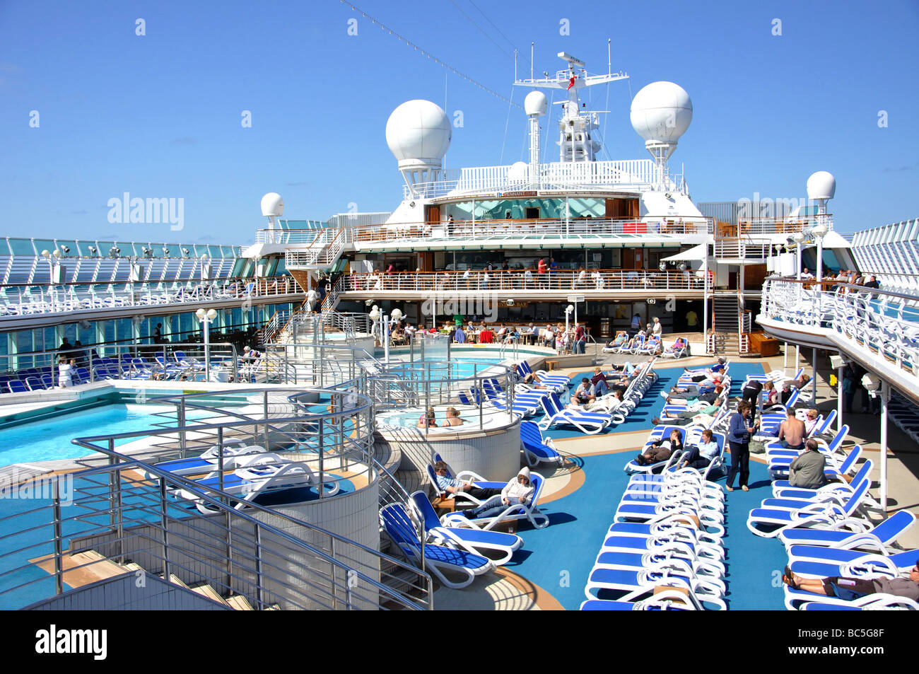 Sun deck, P&O Oceana nave da crociera, Mare del Nord Europa Foto Stock