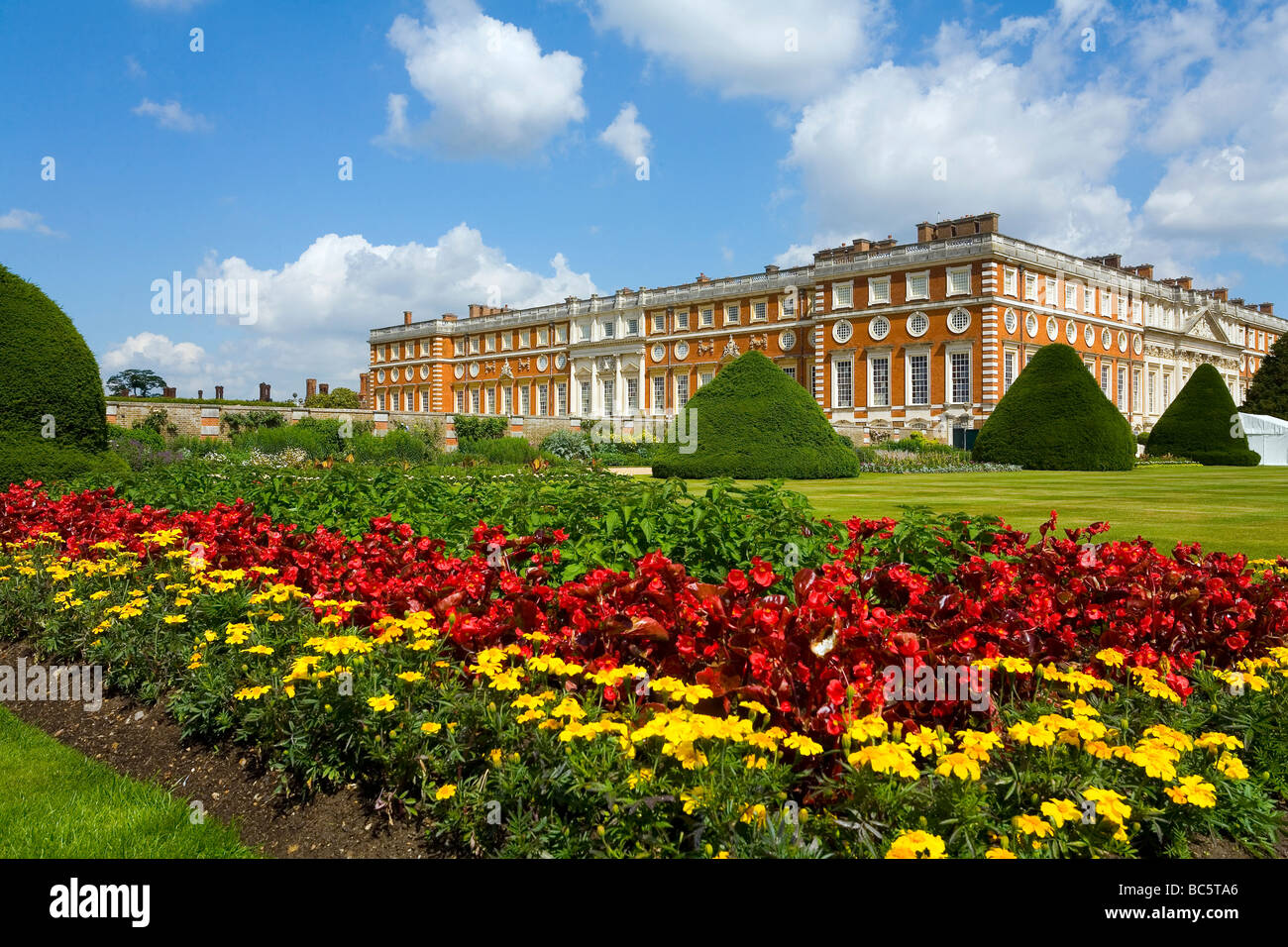 Hampton Court Palace Royal Apartments e giardini Surrey west London REGNO UNITO. ( Fare clic sul pulsante Anteprima per 12 più buoni colpi) Foto Stock