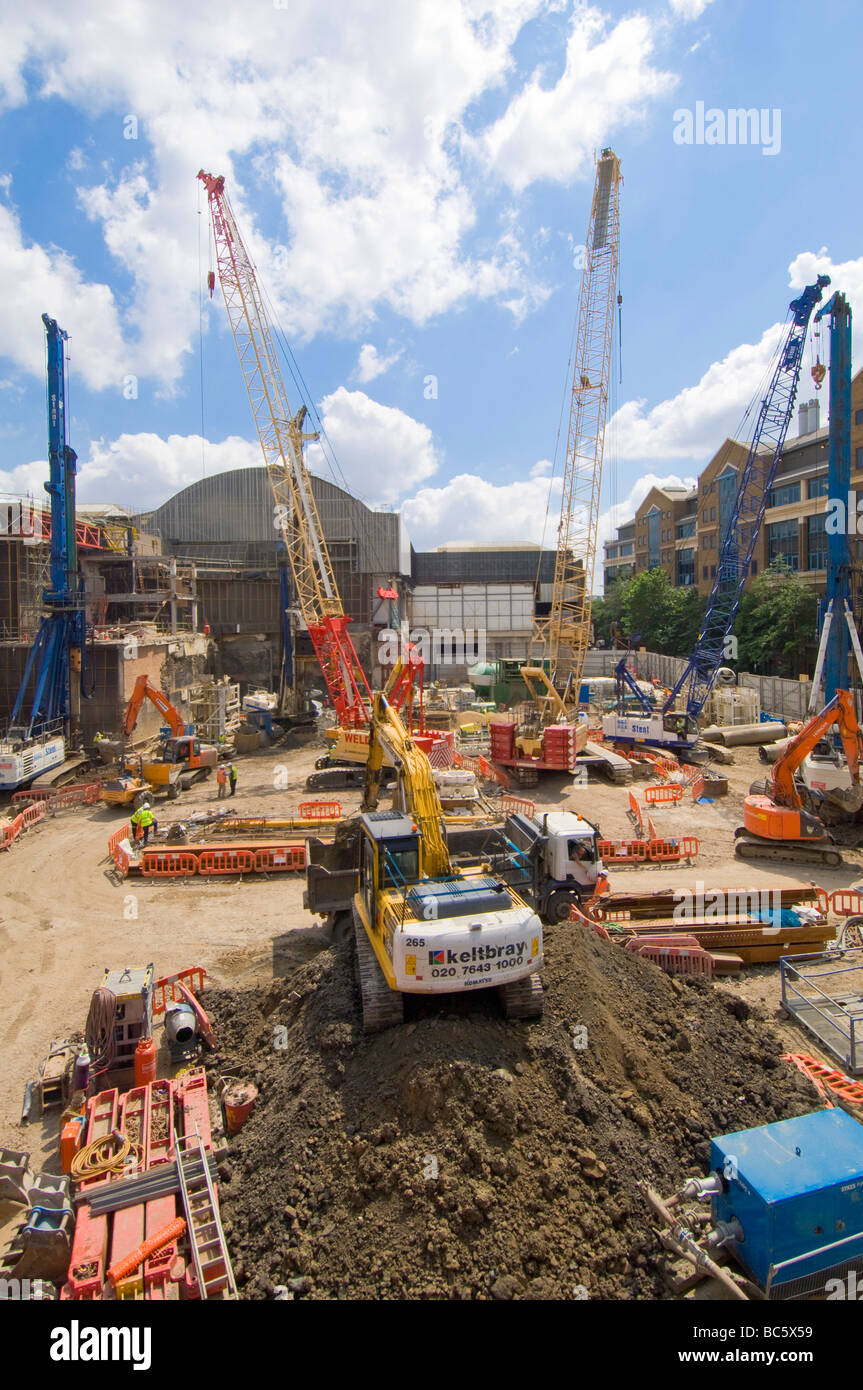 Il cantiere per la costruzione della Shard edificio vicino al London Bridge durante le opere di massa. Foto Stock