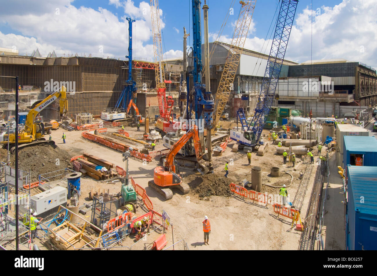 Il cantiere per la costruzione della Shard edificio vicino al London Bridge durante le opere di massa. Foto Stock